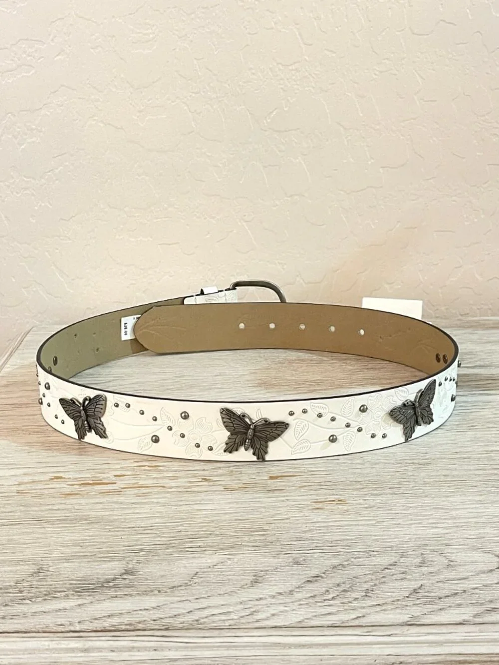New Relic Butterfly Belt White Silver Stud Embossed Flowers Small
